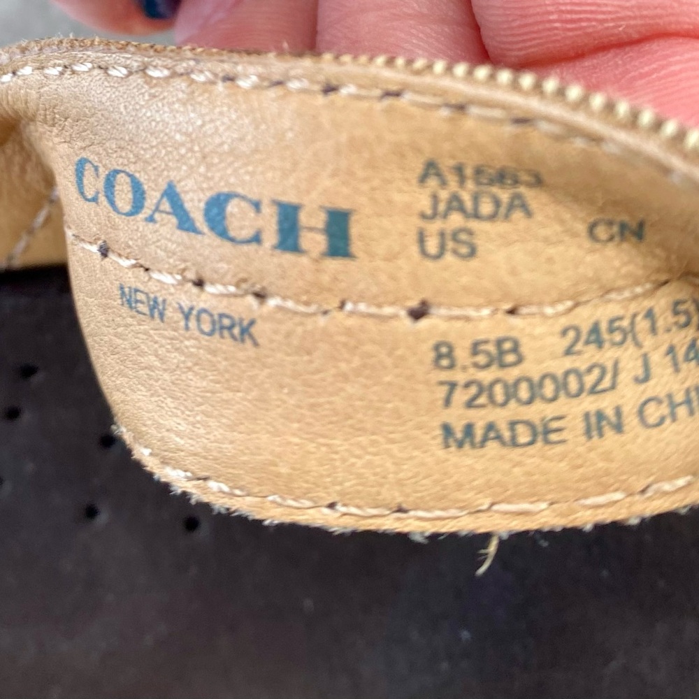 Coach Women's 8.5 Brown Signature Flip Flops - Picture 3 of 6
